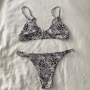 Kulani Kinis leopard bikini